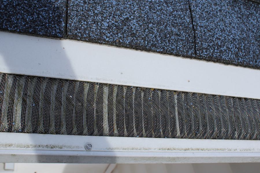 Valor micro mesh with the raised S-turn design, at the gutter lip